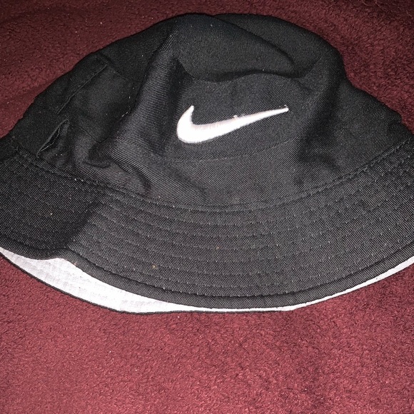 nike swoosh bucket hat